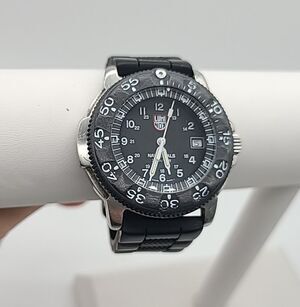 Luminox Swiss Series 3100 Navy Seal Diver Watch Stainless Steel 200 Meters